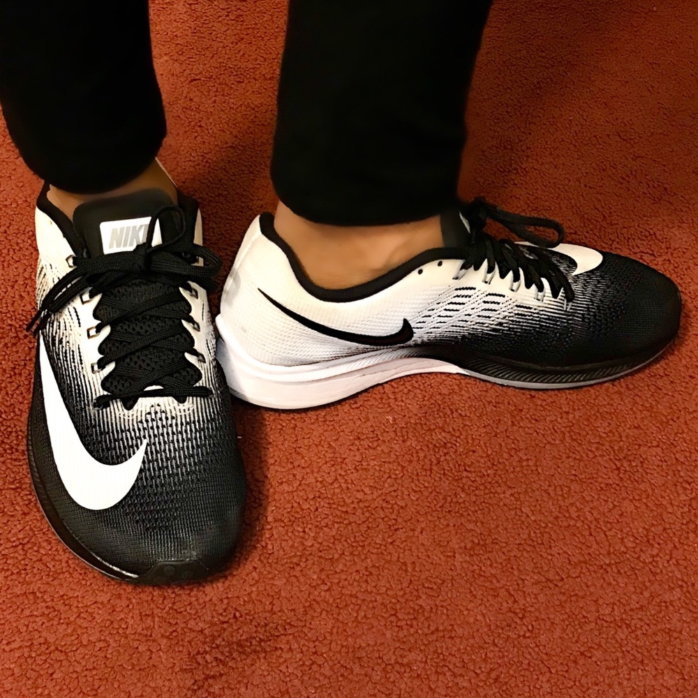 NIKE BLACK & WHITE SHOES